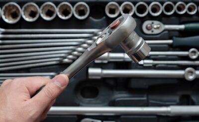 Tools that every auto mechanic should have
